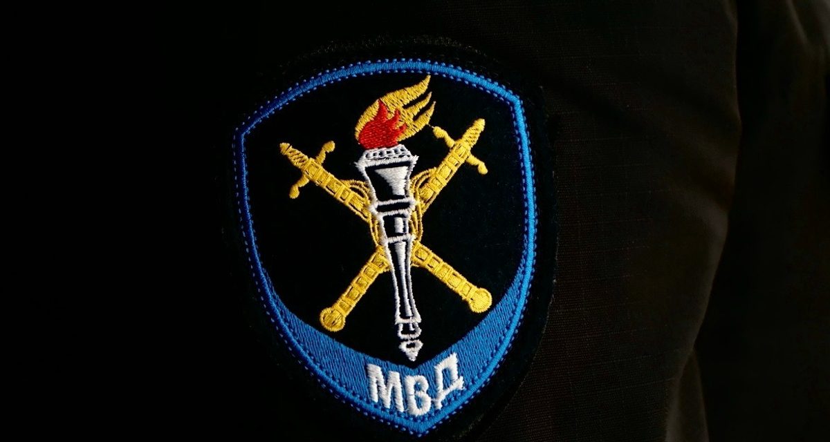 Пока женщина гостила у дочери, подозреваемый забрал из дома золото и технику